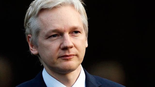 Julian Assange: "If Trump Doesn't Keep His Promise, I Will"